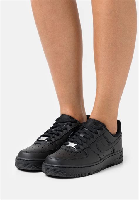 zwarte nike schoenen air force|zwarte nike air force 1.